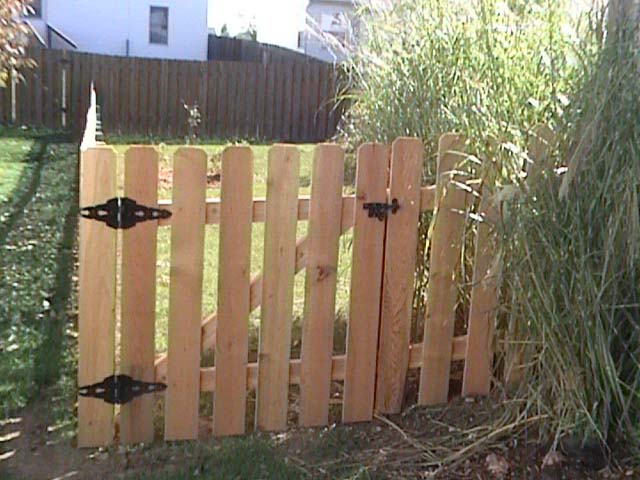 Cedar Wood Picket Fence